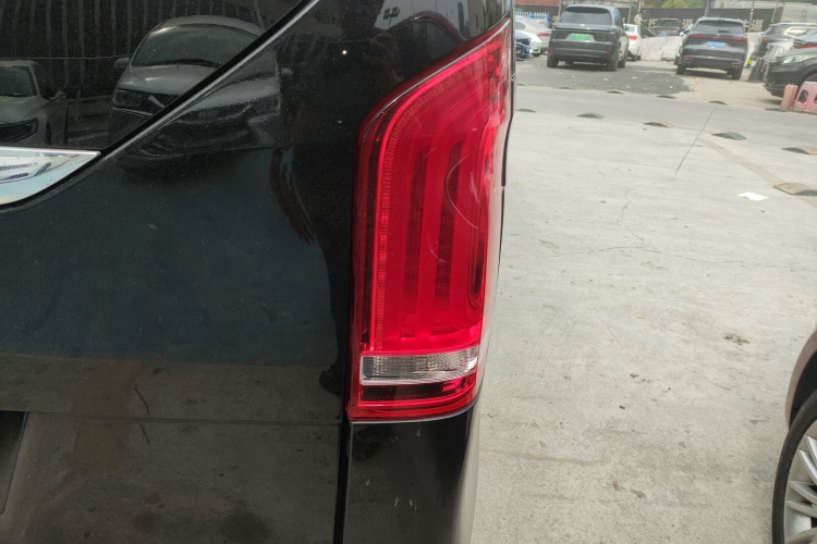 Mercedes-Benz V Class 2020 car image #8