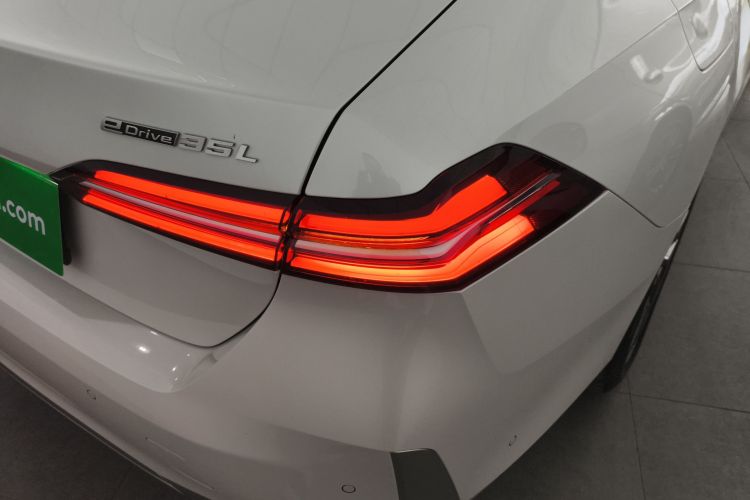 BMW i5 2024 car image #8