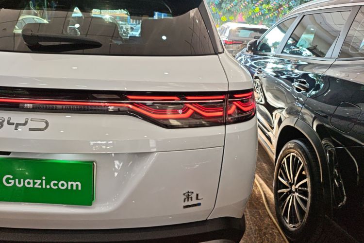 BYD SongL DM-i 2025 car image #8