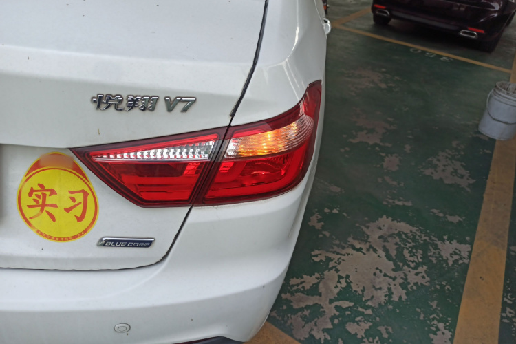 Changan Alsvin V7 2015 car image #8