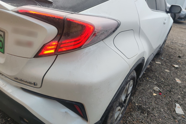 Toyota C-HR EV 2020 image de voiture #8