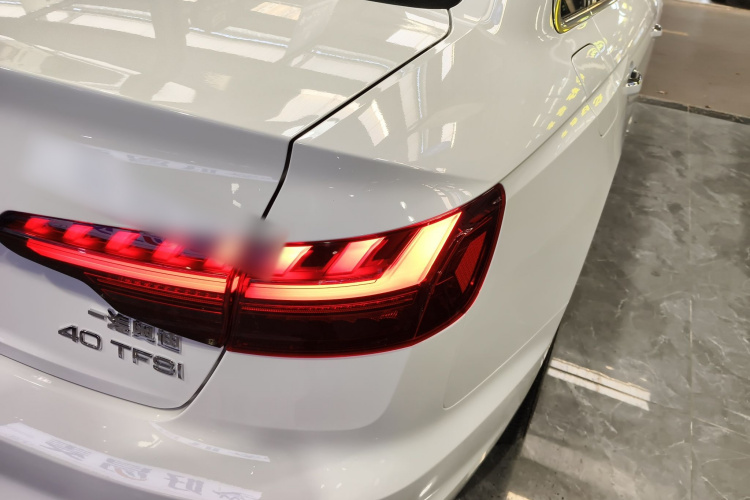 Audi A4L 2021 car image #8