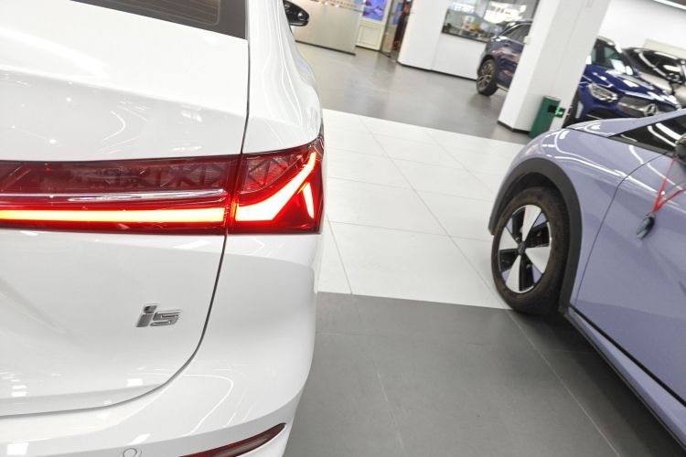 Roewe i5 2025 #8 Roewe i5 2025 car image #8