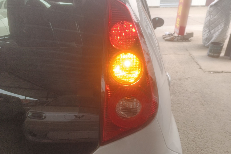 BYD e1 2021 car image #8