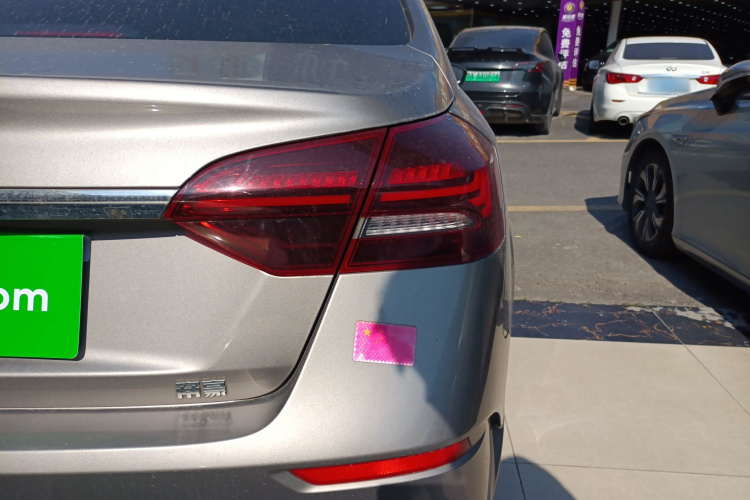 Emgrand 2021 car image #8