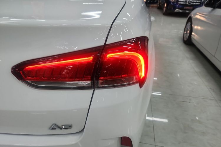 Soueast A5 Wing Dance 2023 #8 Soueast A5 Wing Dance 2023 car image #8