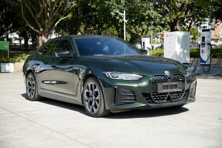 BMW i4 2023 image de voiture #8