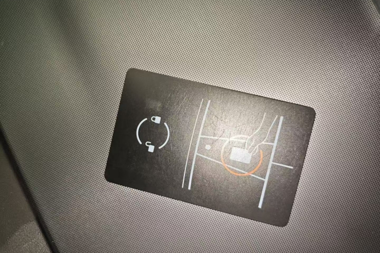 特斯拉 Model Y L 2025 汽车图片 #8