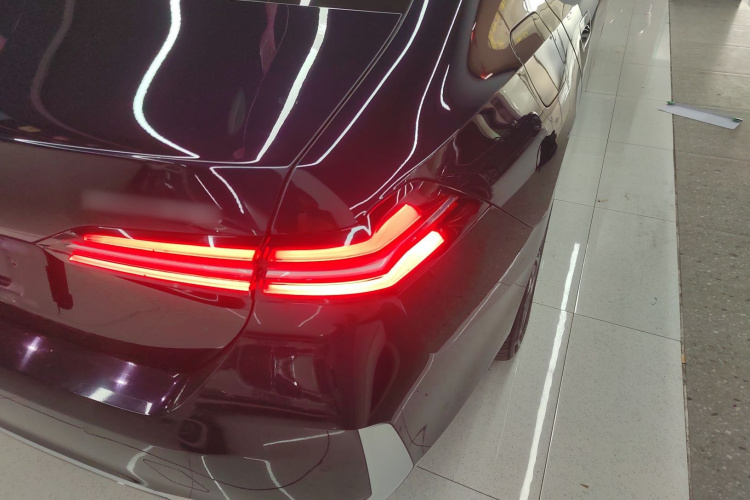BMW i5 2024 car image #8