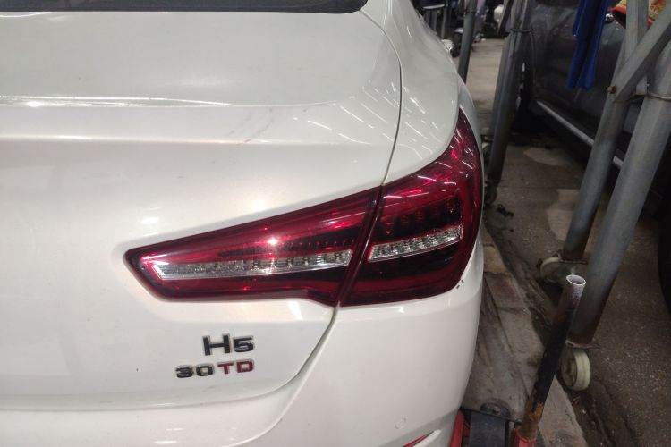 HongQi H5 2022 #8 HongQi H5 2022 car image #8