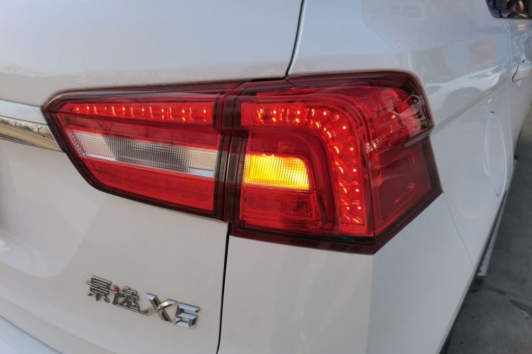 Forthing JOYEAR X5 2019 car image #8