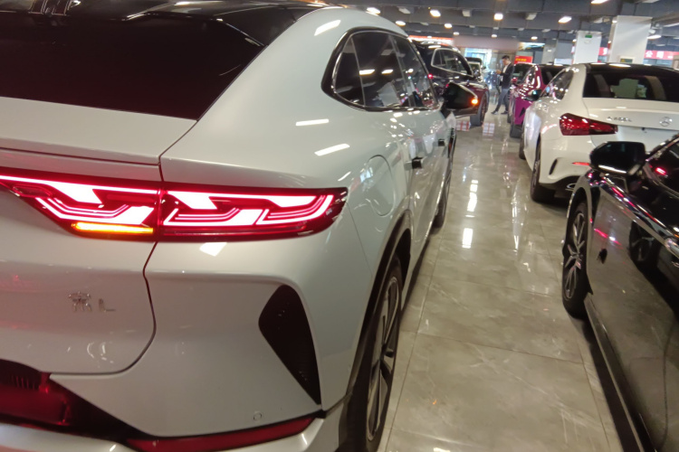 BYD SongL EV 2025 #8 BYD SongL EV 2025 car image #8