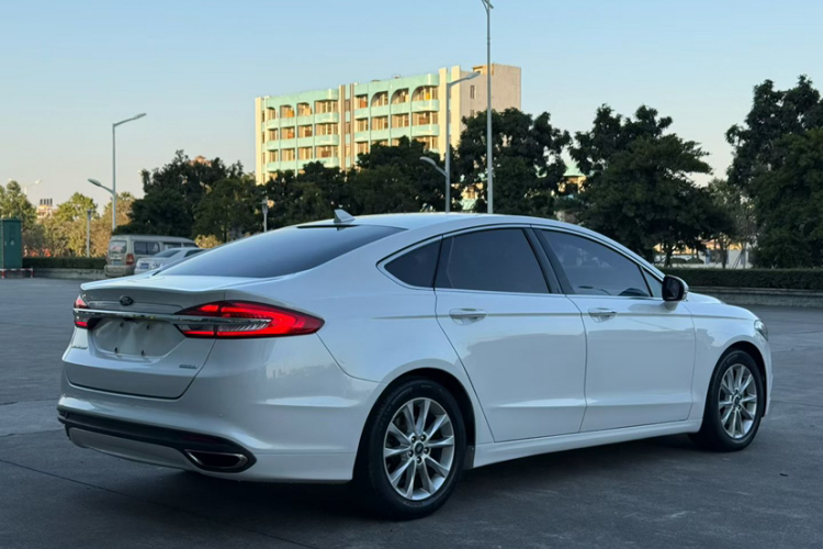 Ford Mondeo 2017 car image #8