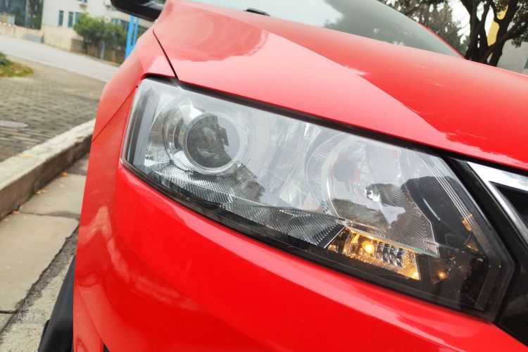 Skoda Rapid Spaceback 2014 car image #8