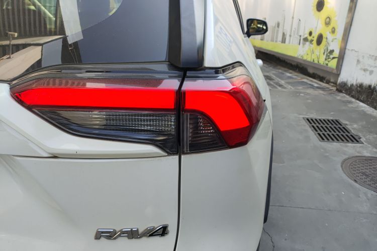 Toyota RAV4 2020 car image #8