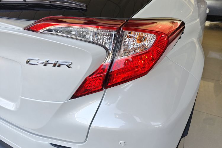 Toyota C-HR 2022 #8 Toyota C-HR 2022 car image #8
