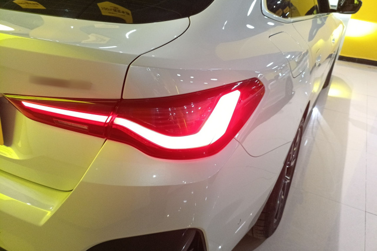 BMW i4 2025 car image #8