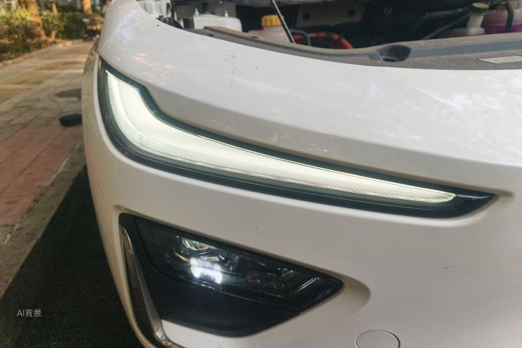 哪吒汽车 哪吒X 2023 汽车图片 #8