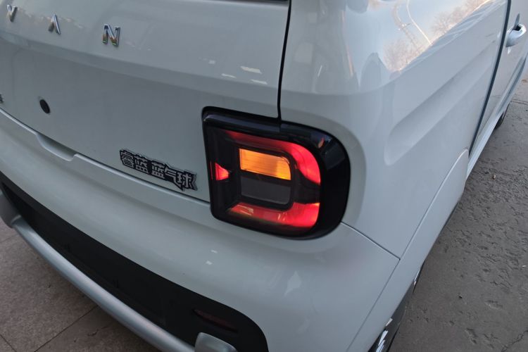 Livan 2025 car image #8