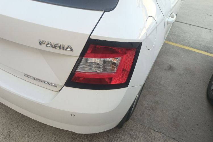 Skoda Fabia 2018 car image #8