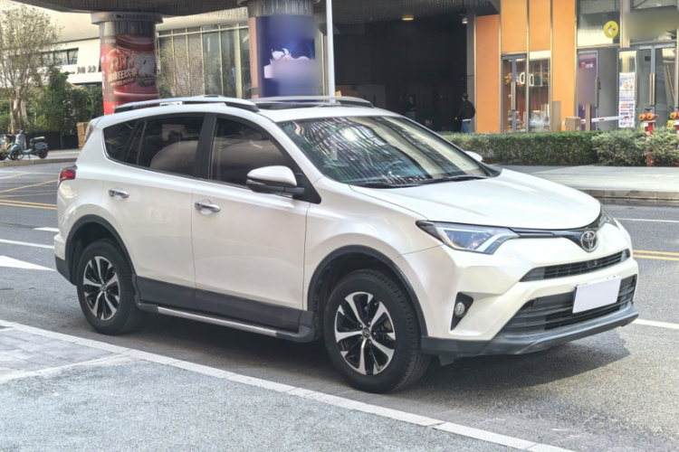 Toyota RAV4 2018 #8 Toyota RAV4 2018 car image #8