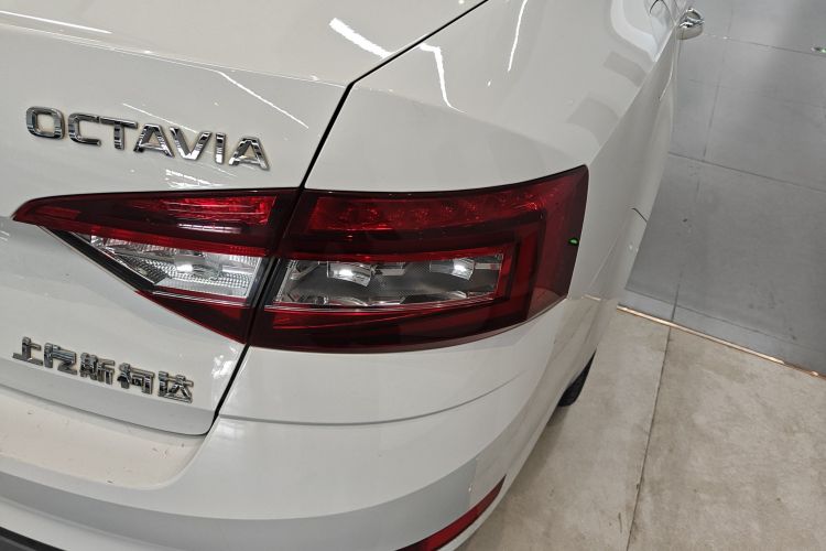 Skoda Octavia 2018 #8 Skoda Octavia 2018 car image #8