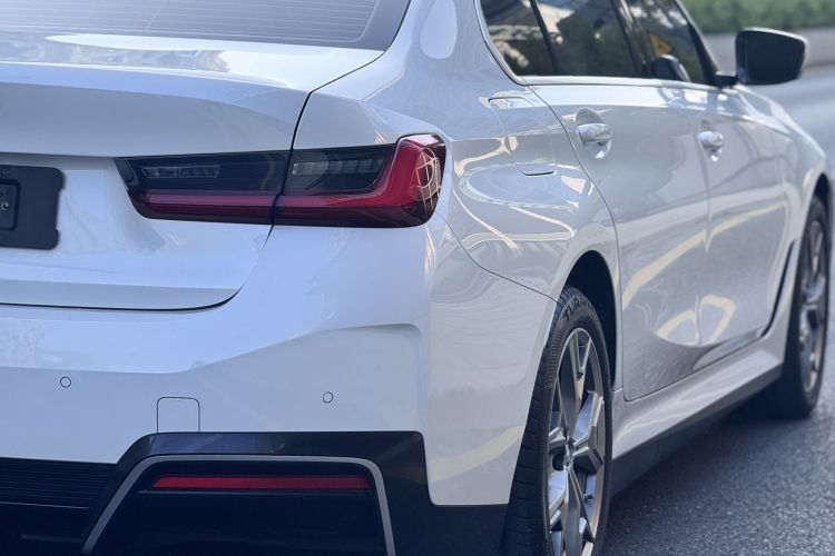 BMW i3 2023 car image #8