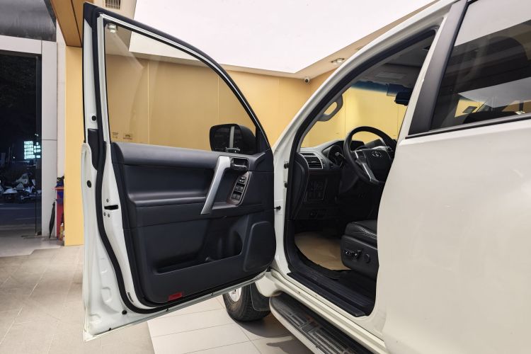 Toyota Land Cruiser Prado 2017 car image #8