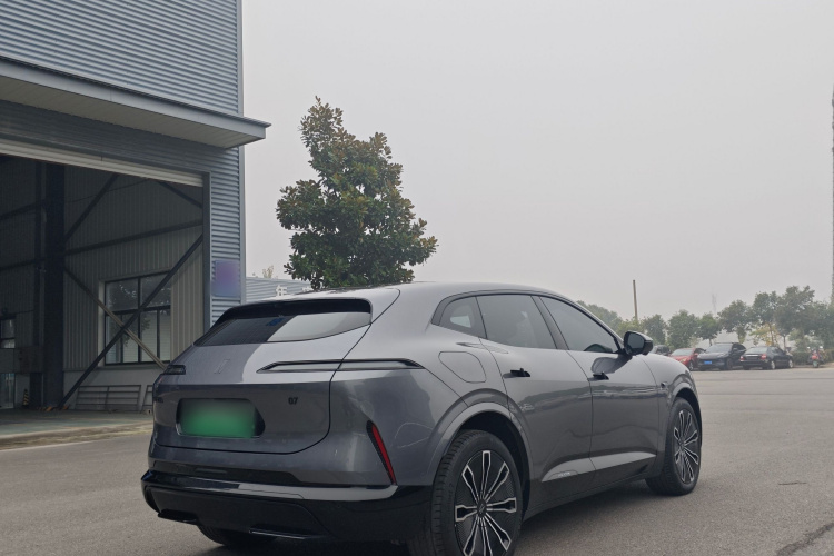 Avatr 07 2024 car image #8