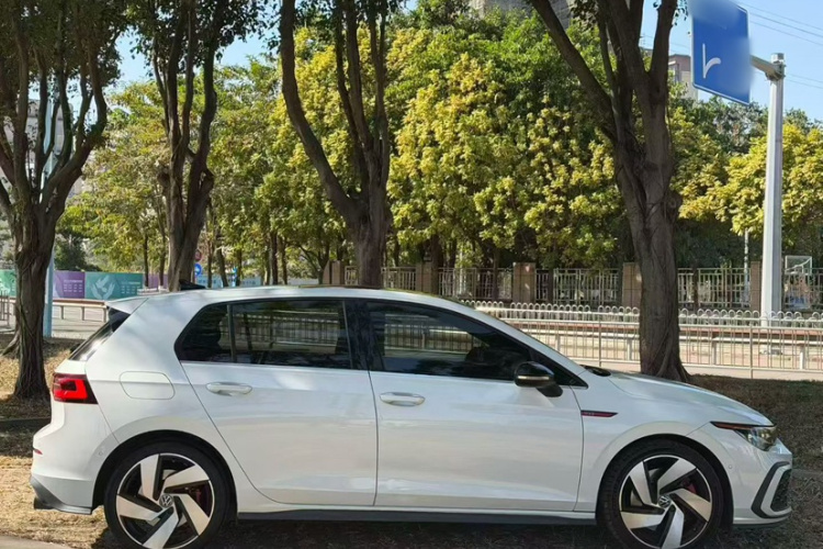 Volkswagen GolfGTI 2021 car image #8