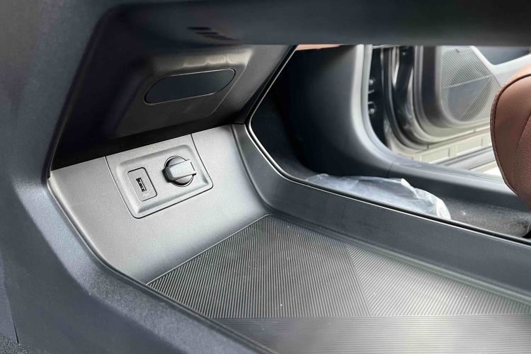 Changan UNI-Z PHEV 2025 car image #8