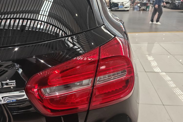 Mercedes-Benz GLA AMG 2016 immagine di auto #8