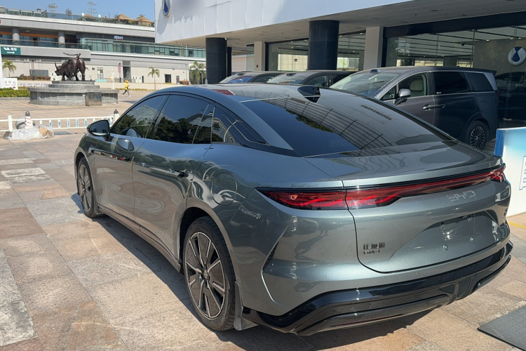 BYD HanL 2025 صورة سيارة #8