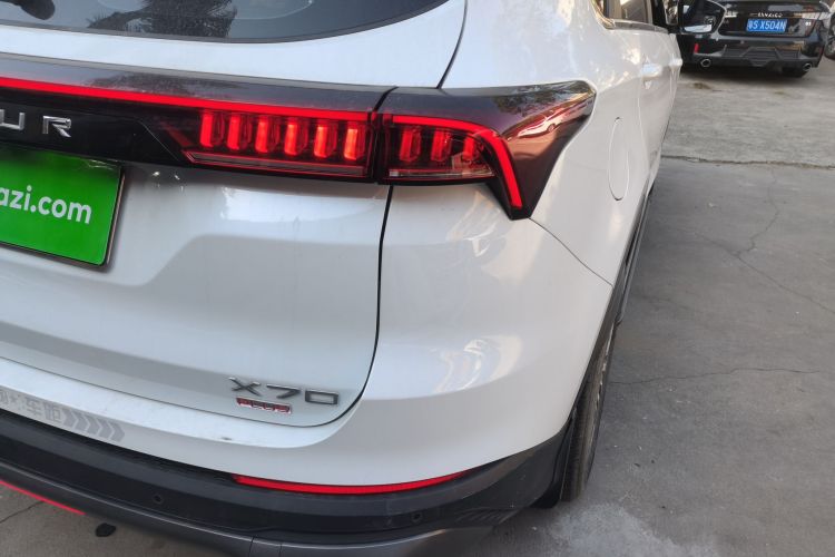 X70 PLUS 2023 #8 X70 PLUS 2023 car image #8