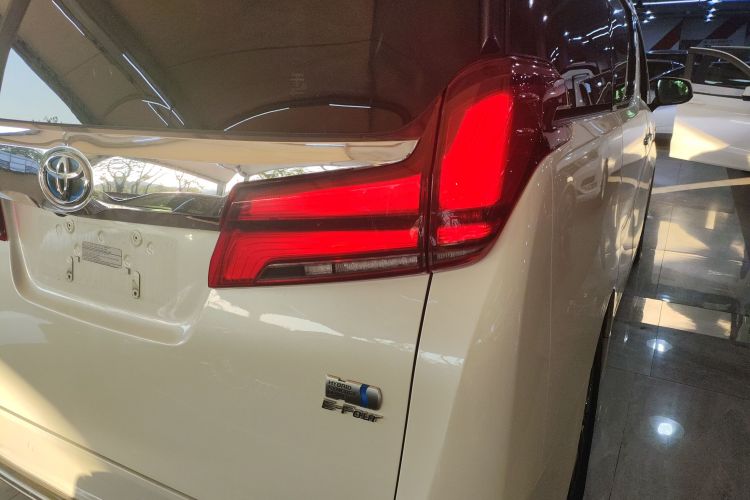 Toyota Alphard 2022 car image #8
