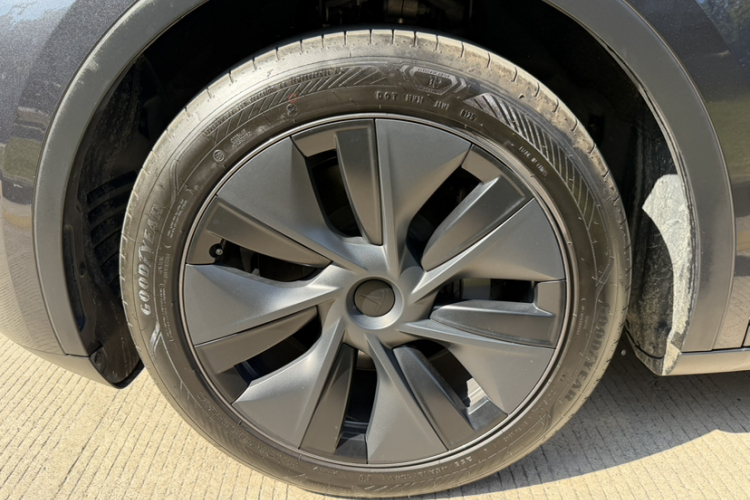 Tesla Model Y 2025 #8 Tesla Model Y 2025 car image #8