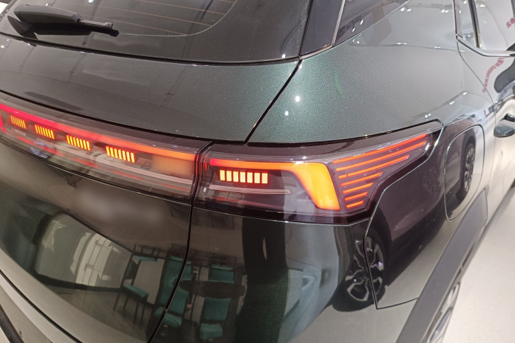 Lynk & Co 06 EM-P 2024 car image #8