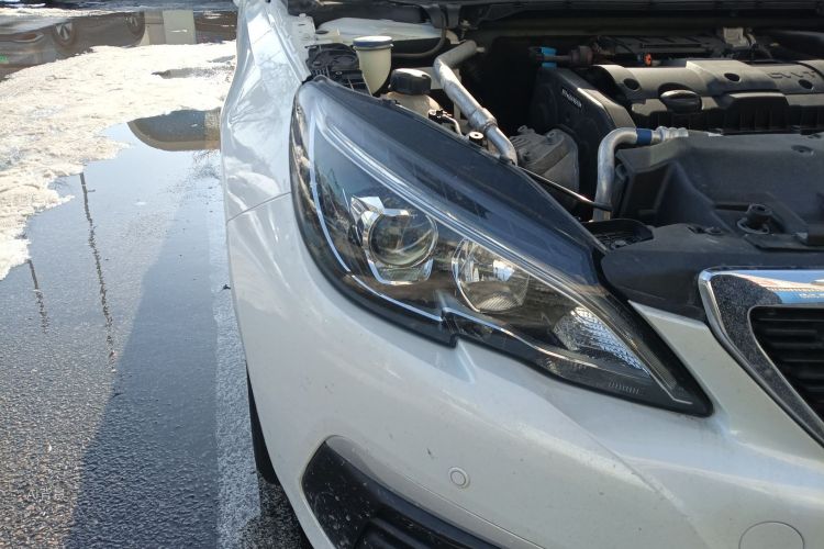 Peugeot 308 2018 car image #8
