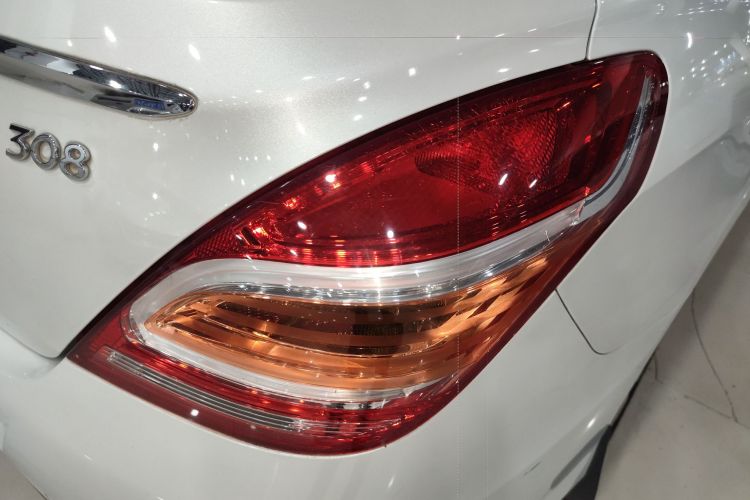 Peugeot 308 2015 car image #8