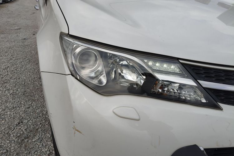 Toyota RAV4 2015 #8 Toyota RAV4 2015 car image #8