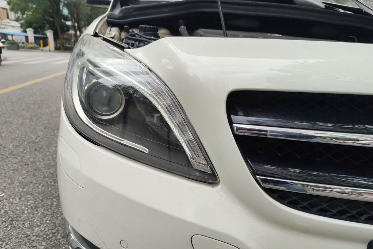 Mercedes-Benz B Class 2013 car image #8