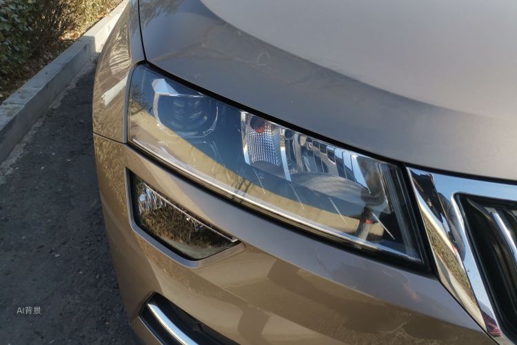 Skoda Karoq 2019 car image #8