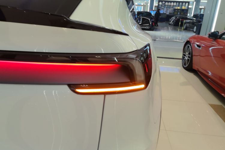 特斯拉 Model Y L 2025 汽车图片 #8