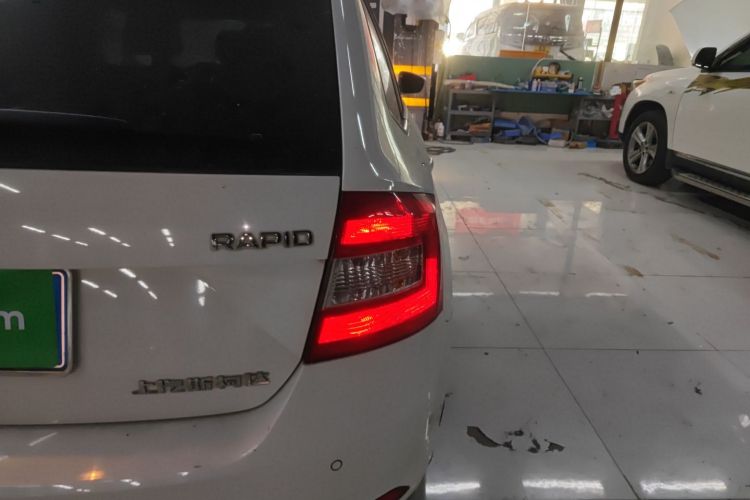 Skoda Rapid Spaceback 2016 car image #8