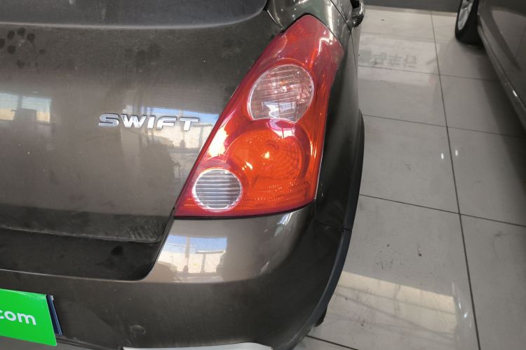 Suzuki Swift 2017 car image #8