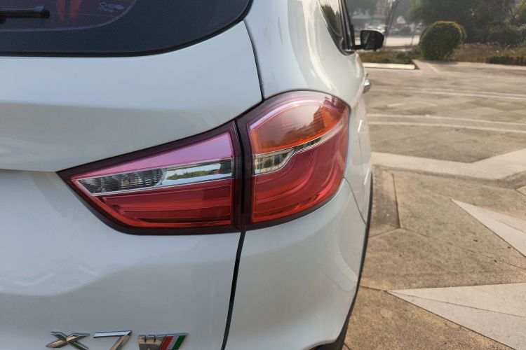 SWM X7 2018 imagen de coche #8