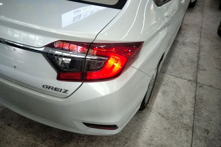 Honda Greiz 2018 изображение автомобиля #8