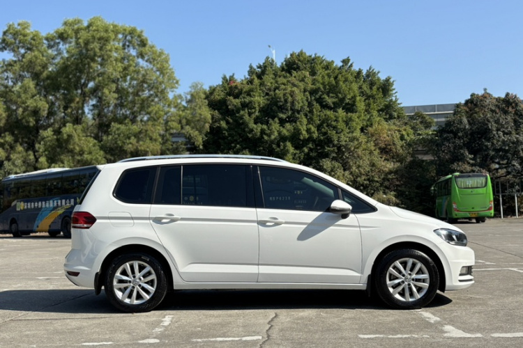 Volkswagen Touran 2019 #8 Volkswagen Touran 2019 car image #8