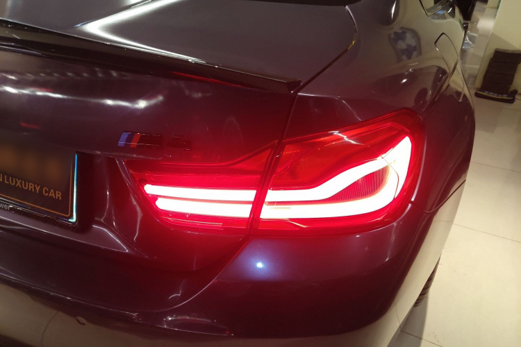 BMW M4 2018 car image #8