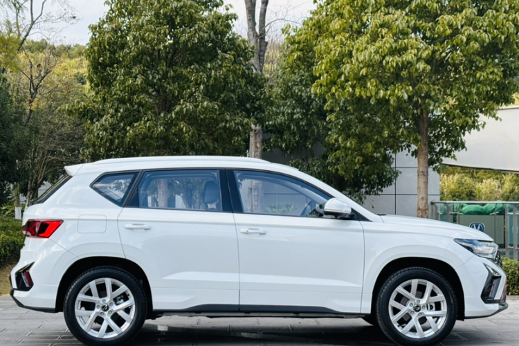 VS5 2025 car image #8